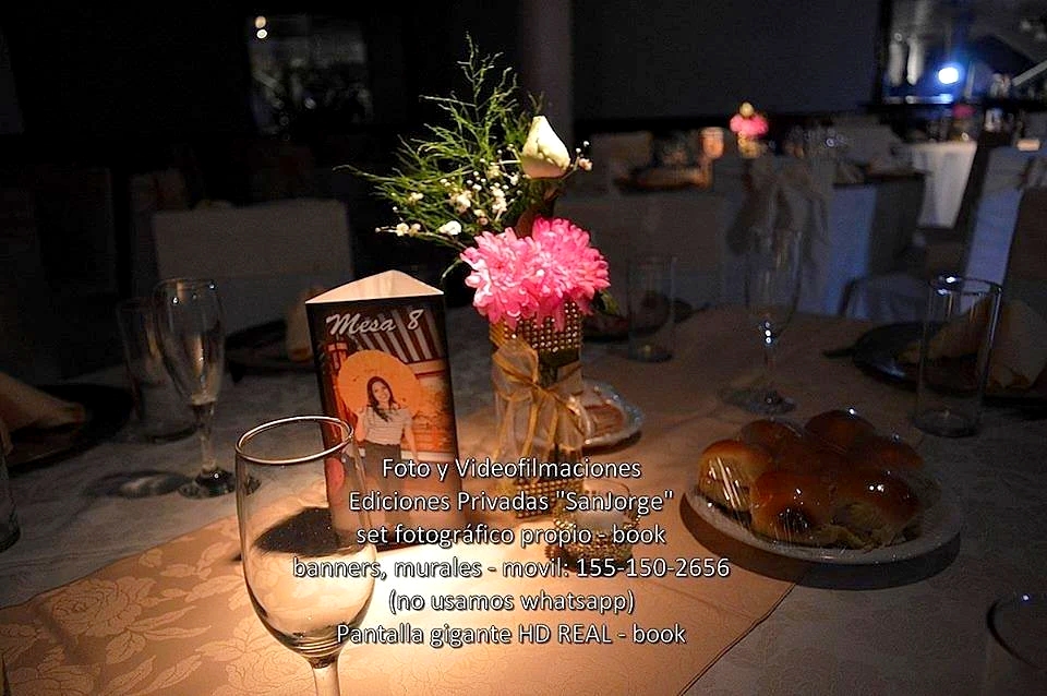 N&uacute;mero de mesa personalizado con fotograf&iacute;as, ejemplo 1