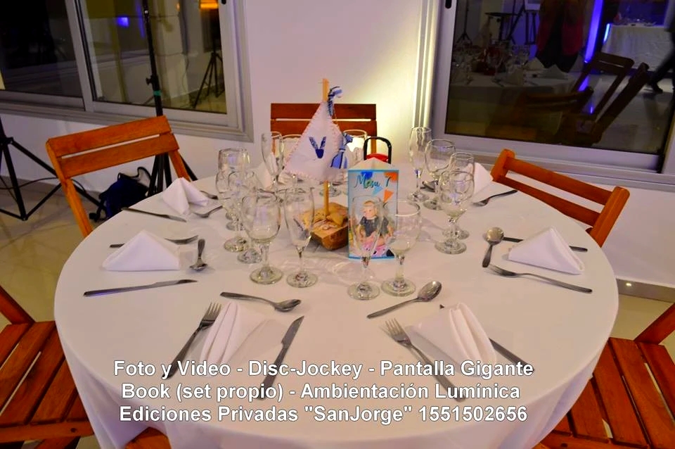 N&uacute;mero de mesa para ambientaci&oacute;n de fiestas, ejemplo 12