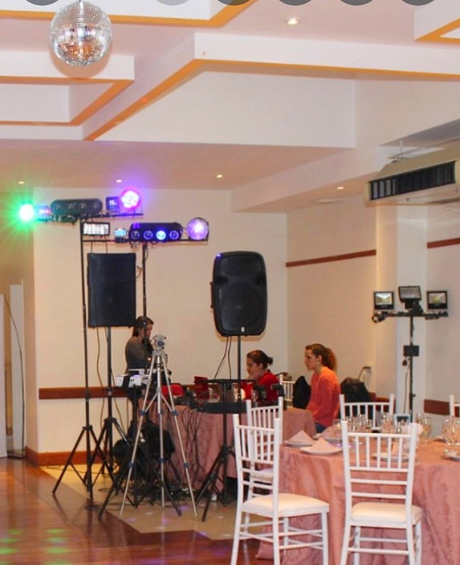 Referencia de ubicaci&oacute;n de cabina junto a la pista de baile